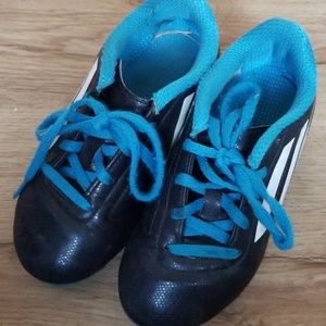 Soccer cleats